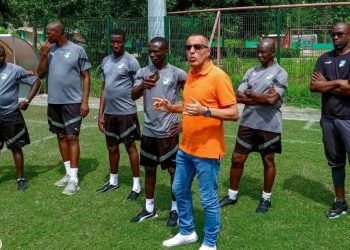 Ce lundi 24 février 2025, au jardin botanique de Bingerville, Lounes Hattab, Directeur Technique National (DTN) de la Fédération Ivoirienne de Football (FIF), a adressé un message fort aux joueurs