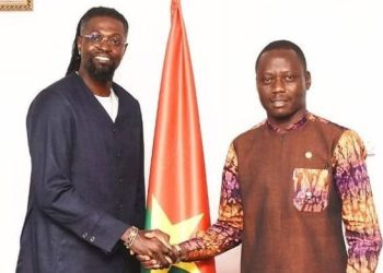Emmanuel Adebayor reçu par le ministre des Sports
