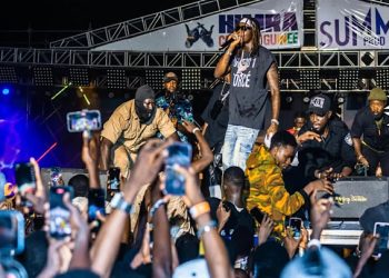 Himra électrise la Guinée lors d’un concert