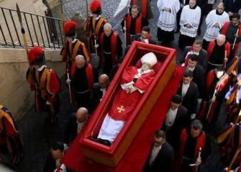 Le Pape François retrouve pour la dernière fois les fidèles Catholiques