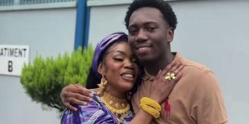 Mohamed et sa mère Affou Kéïta