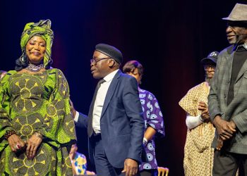 Du 10 mai au 8 juin 2025, la pièce Ma famille en vacances Acte 2 a enflammé les scènes européennes