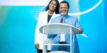 Pasteur Marcelo Tunasi, a donné plus de détails sur l’origine de celle qu’il appelle désormais « Maman Esther Aïcha », qu’il a épousé le mercredi 23 juillet 2025