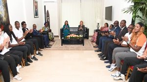 Ce mardi 5 août 2025, la Première Dame de Côte d’Ivoire, Dominique Ouattara, a ouvert les portes de la résidence présidentielle aux joueuses de l’équipe nationale féminine de basketball
