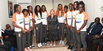 Ce mardi 5 août 2025, la Première Dame de Côte d’Ivoire, Dominique Ouattara, a ouvert les portes de la résidence présidentielle aux joueuses de l’équipe nationale féminine de basketball
