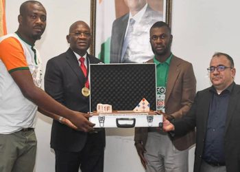 Adje Silas Metch reçoit les Éléphants Scrabbleurs