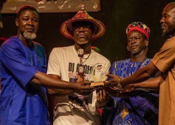 Ariel Sheney a reçu un prix d’honneur au Burkina Faso