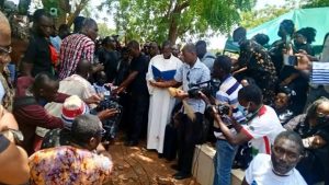 Alino Faso, retrouvé mort le 24 juillet 2025 à Abidjan, repose désormais au cimetière municipal de Gounghin ce samedi 23 août 2025