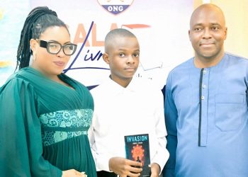 Ivan Teki, élève en classe de 4e, agé de 12 ans, a présenté “Invasion”, son premier roman