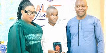 Ivan Teki, élève en classe de 4e, agé de 12 ans, a présenté “Invasion”, son premier roman