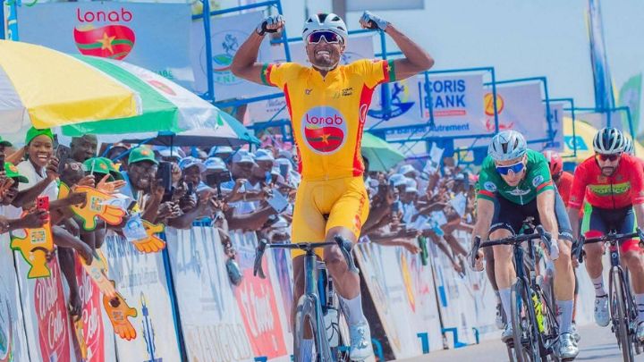 Tour du Faso 2025 : À 2 étapes de la fin, Paul Daumont conserve solidement le maillot jaune après sa victoire à Zorgho