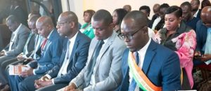 La salle du Casino Barrière du Sofitel Abidjan Hôtel Ivoire a servi de cadre, ce mercredi 8 octobre 2025, à la double cérémonie de présentation et de dédicace des ouvrages de l’écrivain Ange Sahali-Tra Bi