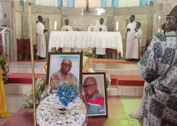 Albéric Niango Agbassi, figure marquante du paysage médiatique ivoirien, a été conduit à sa dernière demeure le samedi 18 octobre 2025 au cimetière d’Akouedo village