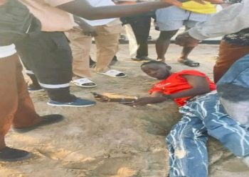 MC Fresh, figure montante de la scène urbaine guinéenne, a été victime d’une agression physique collective ce dimanche 19 octobre 2025