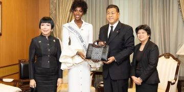 Olivia Yacé, Miss Univers Côte d’Ivoire 2025 a été reçue au Ministère des Affaires étrangères de Thaïlande