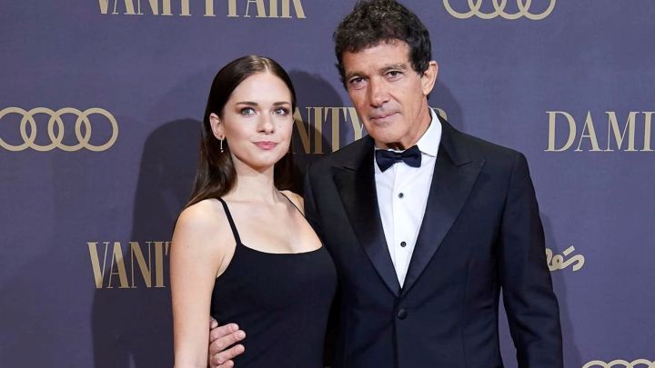 L’acteur espagnol Antonio Banderas a vécu un moment d’intense émotion lors du mariage de sa fille, Stella, célébré dans un somptueux monastère du 12ᵉ siècle en Espagne