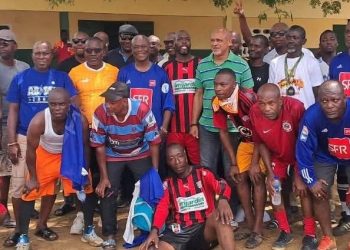 L’ancien international ivoirien Donald-Olivier Sié, figure emblématique du football national, a été honoré ce dimanche 3 octobre 2025 par les habitants de son quartier d’origine