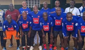 L’ancien international ivoirien Donald-Olivier Sié, figure emblématique du football national, a été honoré ce dimanche 3 octobre 2025 par les habitants de son quartier d’origine