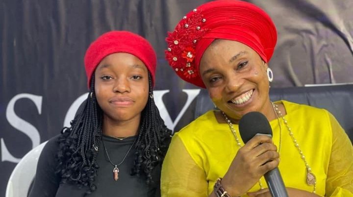 chantre Lya et sa fille