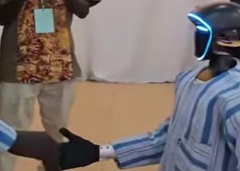 robot 100 % made in Faso