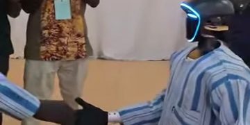 robot 100 % made in Faso