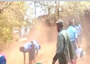 trente élèves de la classe de 2nde A4, à savoir 21 filles et 9 garçons ont été soumis dans la matinée du lundi à des travaux d’intérêt général