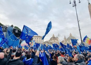 Le parti italien +Europa a récemment organisé une manifestation devant l’ambassade des États-Unis à Rome pour dénoncer la présence signalée d’agents de l’agence américaine de l’immigration et des douanes