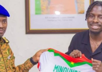 Georgi Minoungou, footballeur international burkinabè qui évolue au poste d’ailier droit au Seattle Sounders FC a apporté son soutien aux enfants des soldats tombés au front