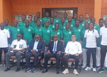 La formation des encadreurs techniques du football ivoirien franchit une étape décisive. La Fédération Ivoirienne de Football (FIF) a procédé, lundi 26 janvier 2026, à l’ouverture officielle des licences CAF A et CAF B
