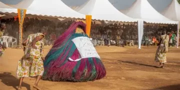 Kouto, dans la région de la Bagoué au nord de la Côte d’Ivoire, a vibré jeudi 5 février 2026 au rythme de la première journée de la troisième édition du Festival du Porlahla