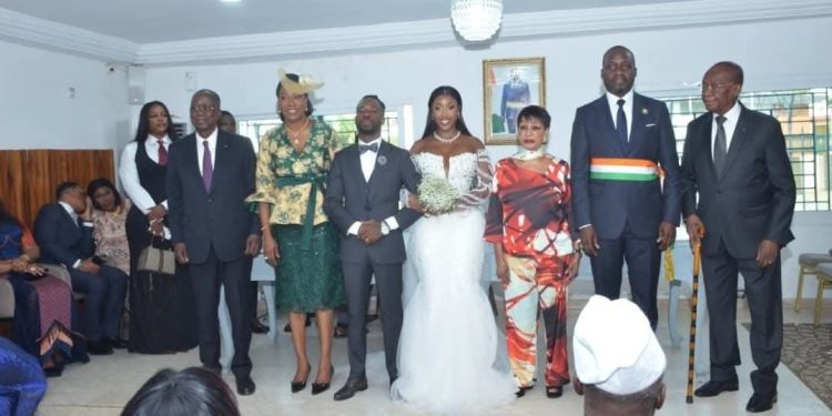 Le mariage civil du rappeur ivoirien Sindika a célébré le samedi 7 février 2026 par Jacques Gabriel Ehouo, le maire de la commune du Plateau