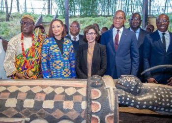 Ce vendredi 20 février 2026 : la France a officiellement restitué à la Côte d’Ivoire le « Djidji Ayôkwé », un tambour parleur vieux de plus d’un siècle