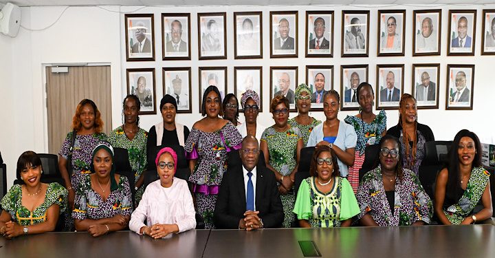 le Ministère des Sports de Côte d’Ivoire a marqué l’événement par une initiative symbolique en l’honneur des femmes de son administration