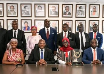 Le lauréat du Prix Ebony 2025 du meilleur journaliste sportif de Côte d’Ivoire, Khalil Diomandé, a été honoré ce lundi 9 mars 2026