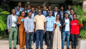 La Fédération Ivoirienne de Football (FIF) a procédé, le mercredi 11 mars 2026, à la cérémonie officielle de remise d’insignes et de macarons aux arbitres ivoiriens