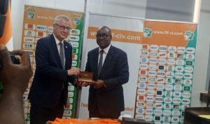 Le président de la Fédération Ivoirienne de Football (FIF), Idriss Diallo, a accordé une audience ce vendredi 13 mars 2026 à l’ambassadeur d’Allemagne en Côte d’Ivoire, Matthias Veltin