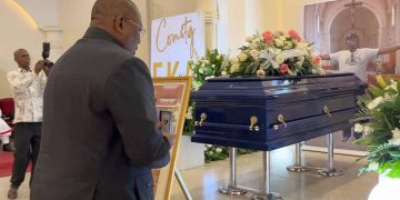 Constan Marie Eka Mebenga, plus connu sous le nom de Consty Eka, a été élevé à titre posthume au rang d’officier de l’ordre du mérite de la communication