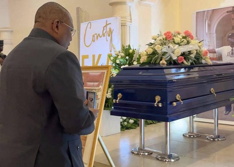 Constan Marie Eka Mebenga, plus connu sous le nom de Consty Eka, a été élevé à titre posthume au rang d’officier de l’ordre du mérite de la communication