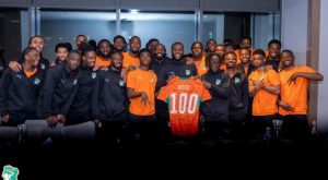 Franck Kessié, a été honoré ce lundi 30 mars 2026 par la Fédération Ivoirienne de Football (FIF) et ses coéquipiers