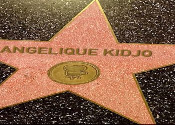 La chanteuse béninoise Angélique Kidjo marquera l’histoire en 2026 en devenant la première artiste africaine à recevoir une étoile sur le mythique Hollywood Walk of Fame