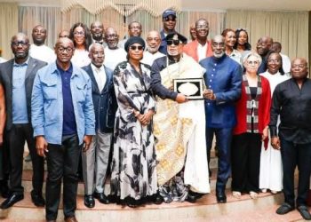 Le Député-Maire Jean-Marc Yacé y a élevé au rang de citoyen d’honneur l’artiste congolais de renommée internationale Koffi Olomidé