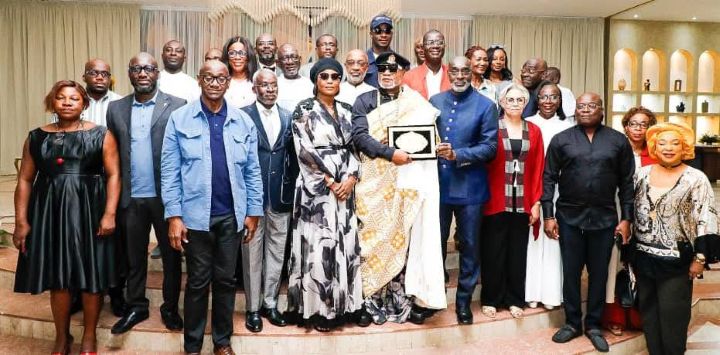 Le Député-Maire Jean-Marc Yacé y a élevé au rang de citoyen d’honneur l’artiste congolais de renommée internationale Koffi Olomidé