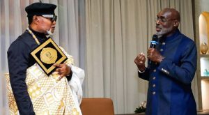 Le Député-Maire Jean-Marc Yacé y a élevé au rang de citoyen d’honneur l’artiste congolais de renommée internationale Koffi Olomidé