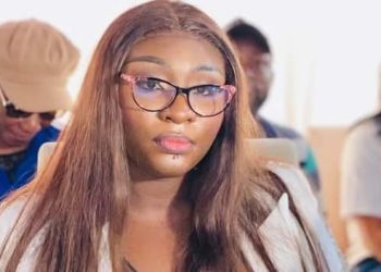 La chanteuse guinéenne Yama Sega a présenté ses excuses publiques à la suite d’un direct controversé diffusé sur sa page Facebook dans la nuit de mardi 14 au mercredi 15 avril 2026