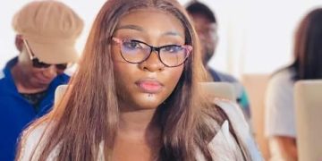 La chanteuse guinéenne Yama Sega a présenté ses excuses publiques à la suite d’un direct controversé diffusé sur sa page Facebook dans la nuit de mardi 14 au mercredi 15 avril 2026