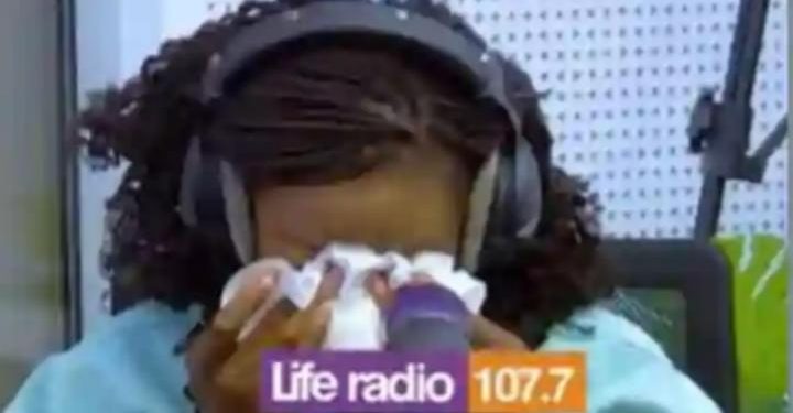 Charlotte Dipanda fond en larmes