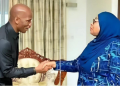 Samia Suluhu Hassan a fait appel à l’ancienne star du football ivoirien Didier Drogba pour accompagner son pays dans la préparation de la CAN 2027