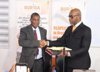 la cérémonie officielle de passation de charges entre Akpatou Kouamé Koffi Serge, Directeur général par intérim sortant, et le Professeur Hien Sié, nouveau Directeur général par intérim