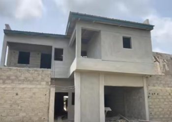 DJ Kedjevara et son épouse ont décidé d'offrir une maison a Dj Moasco