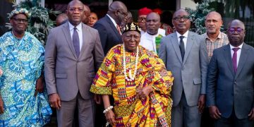 le ministre des Sports, Adjé Silas Metch, s’est rendu à la Chambre Nationale des Rois et Chefs Traditionnels de Côte d’Ivoire afin de solliciter les bénédictions et les prières des autorités coutumières pour la sélection nationale